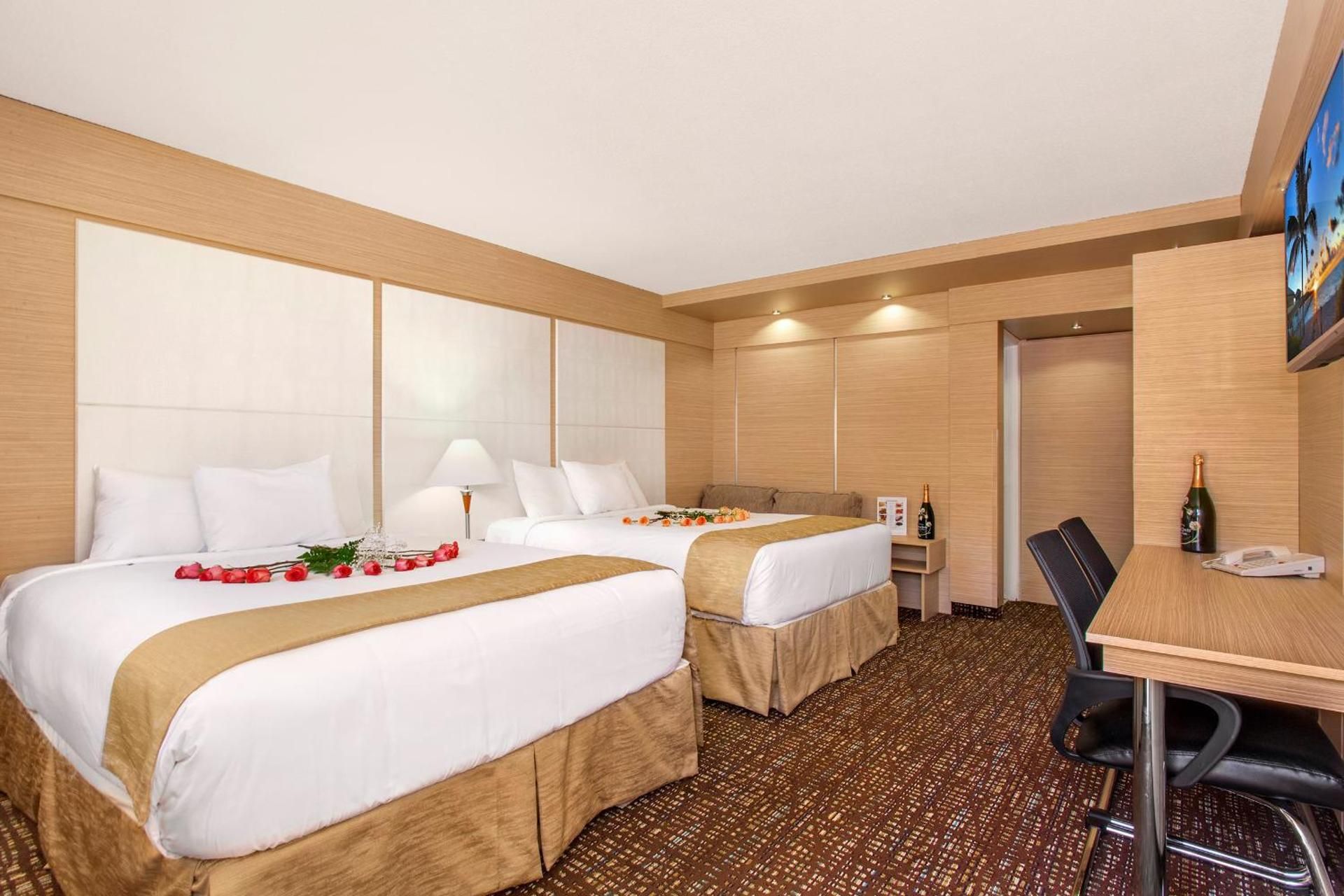 Deluxe Two Full Beds