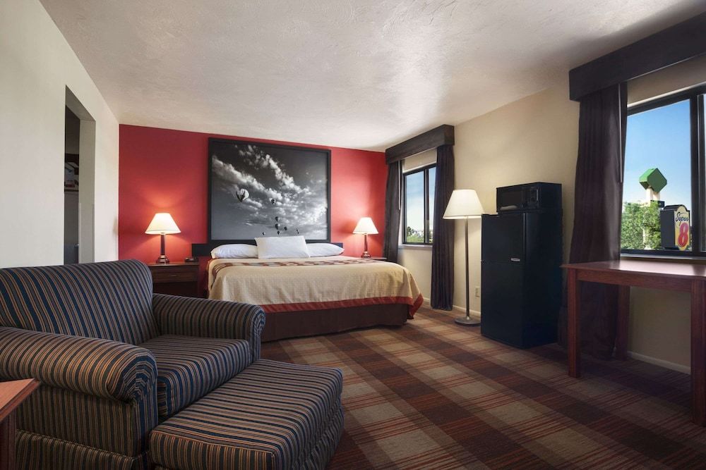 Suite, 1 King Bed, Microwave