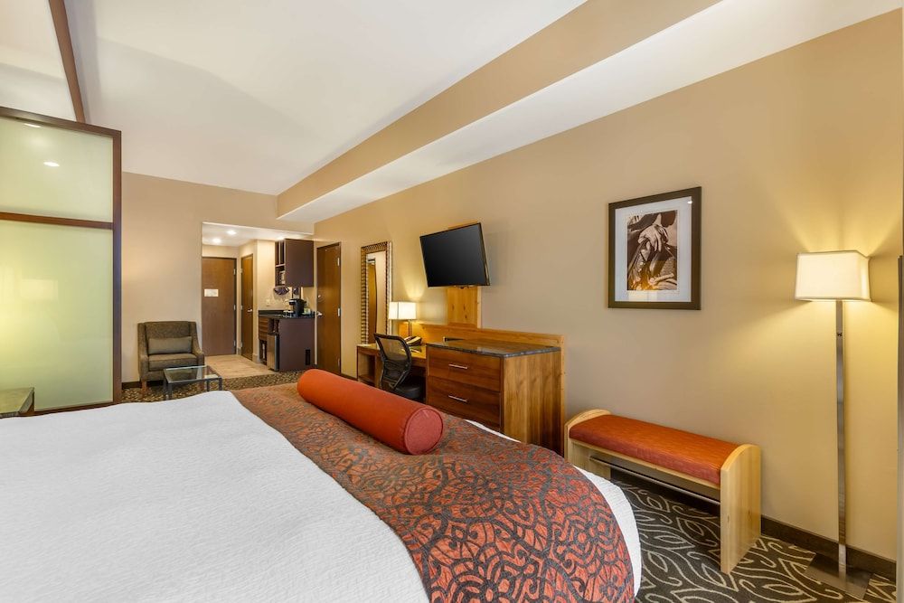 Suite, 1 King Bed, Balcony, Mountain View (with Sofabed)