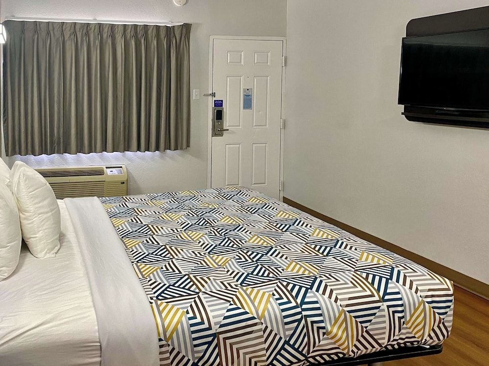 Standard Room, 1 King Bed, Smoking