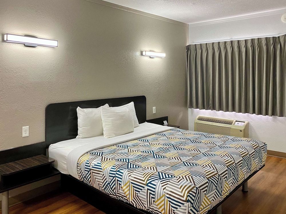 Standard Room, 1 King Bed, Non Smoking