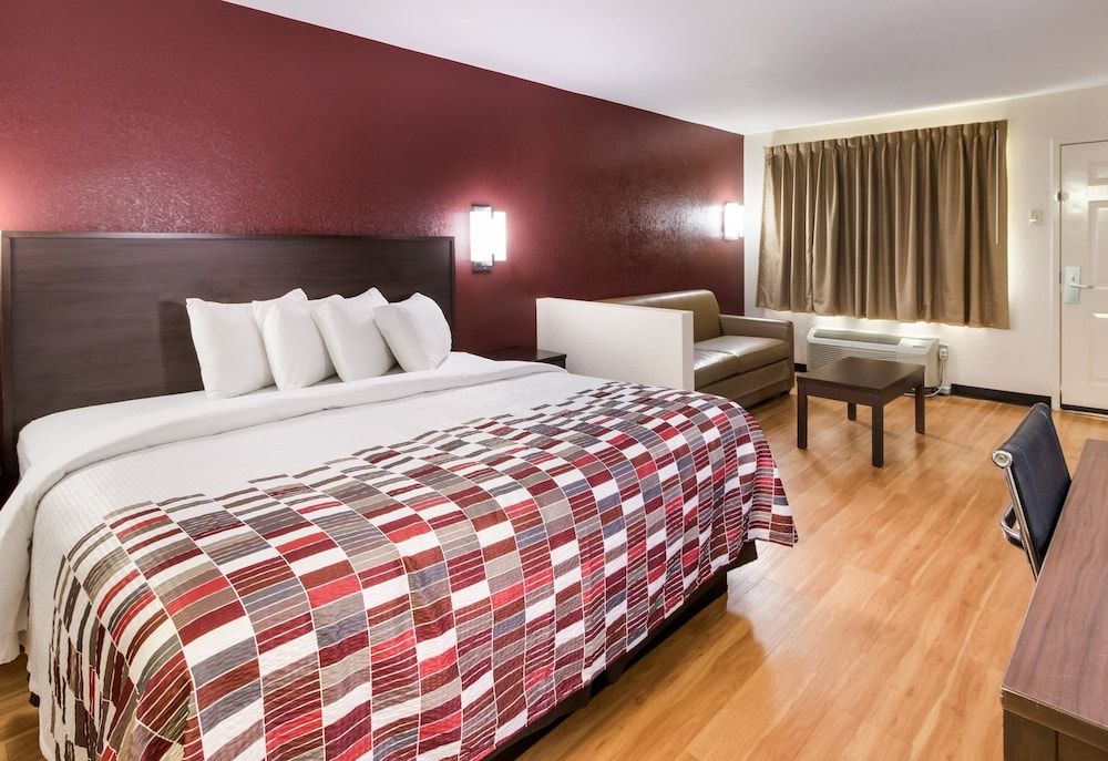 Suite, 1 King Bed (Smoke Free)