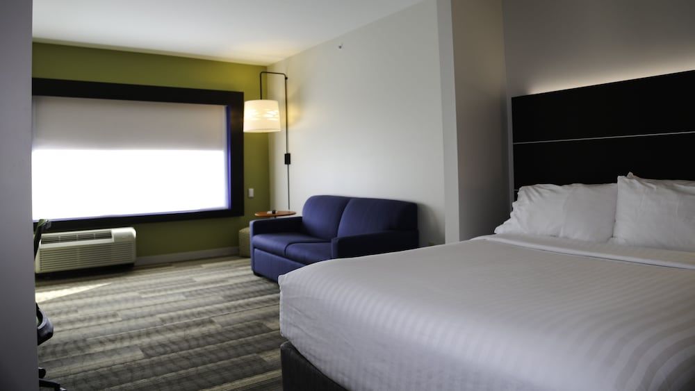Suite, 1 King Bed, Accessible (Mobility, Accessible Tub)