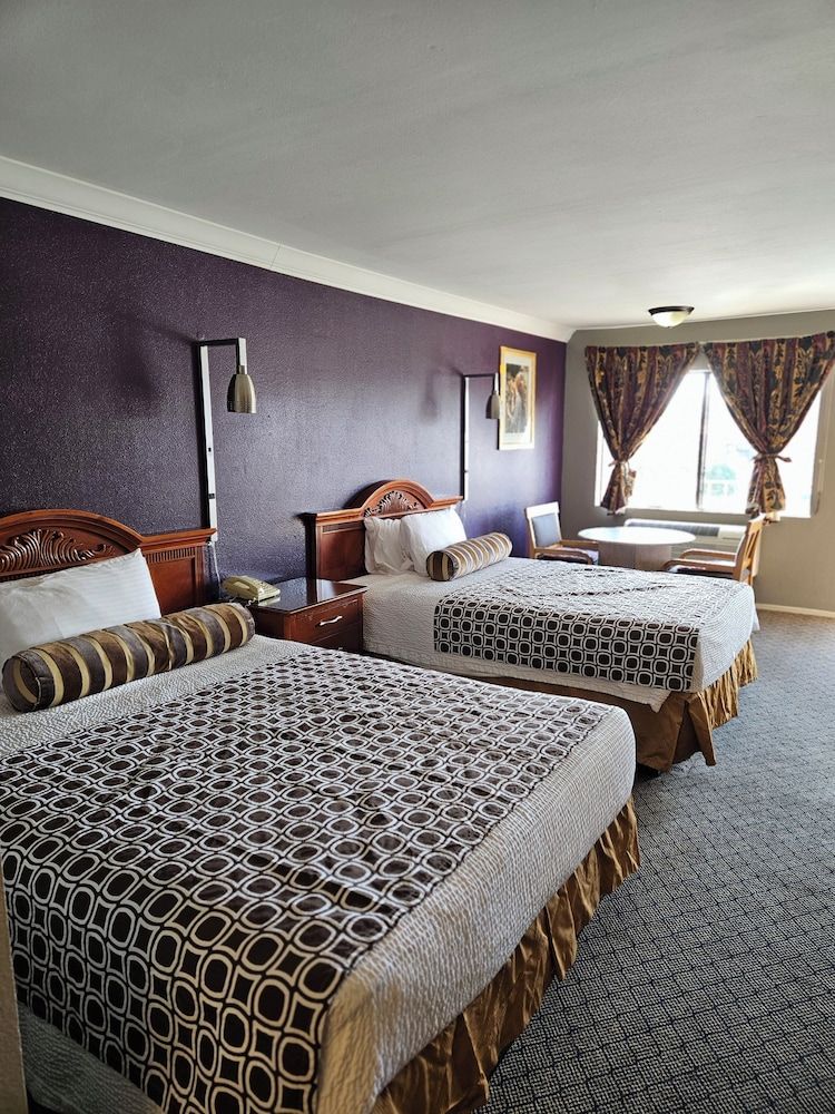 Fullerton Inn - Near Medieval Times Standard Room, 2 Queen Beds 5