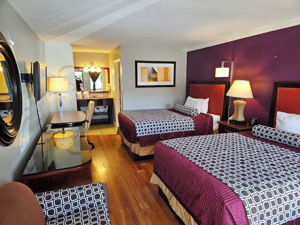 Fullerton Inn - Near Medieval Times Standard Room, 2 Queen Beds 3