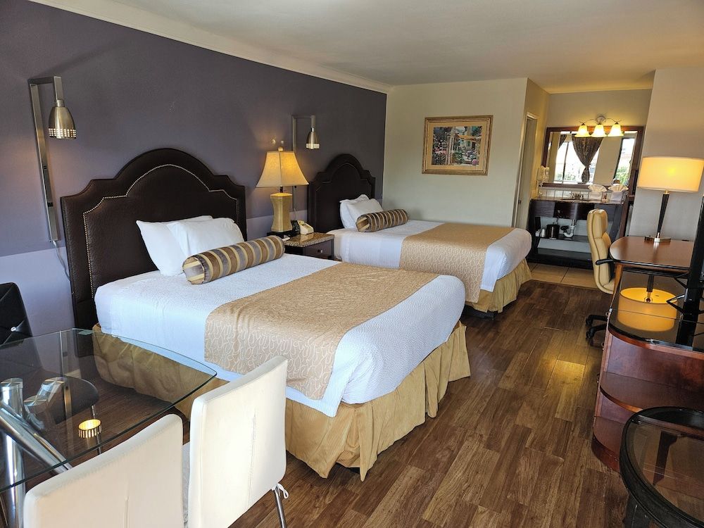 Fullerton Inn - Near Medieval Times Standard Room, 2 Queen Beds 11