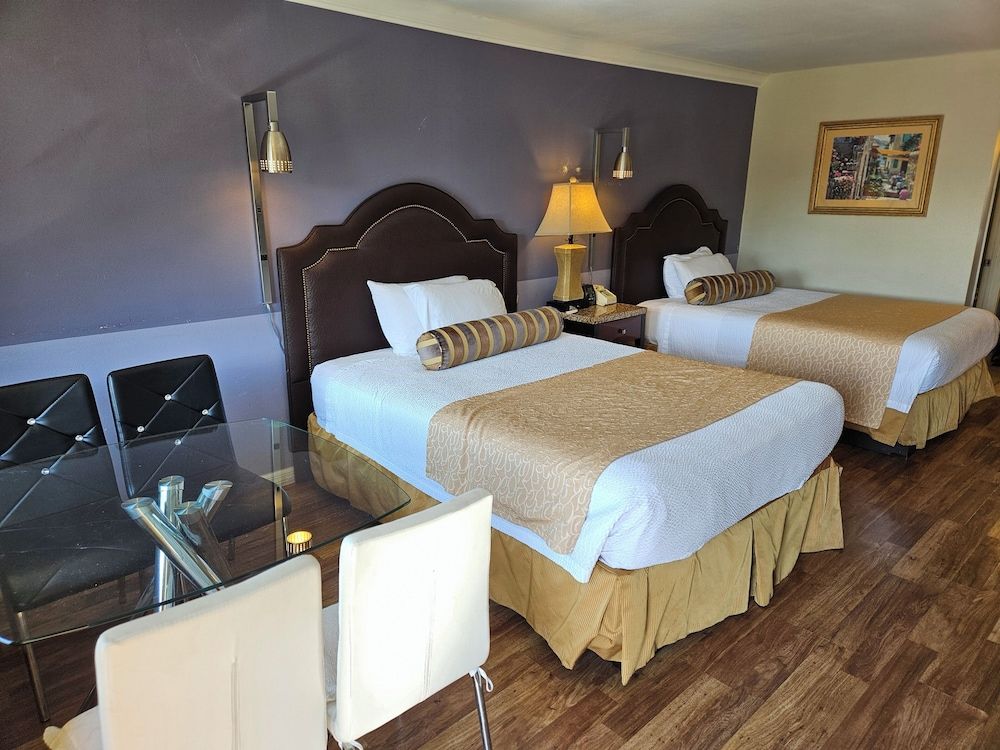 Fullerton Inn - Near Medieval Times Standard Room, 2 Queen Beds 9