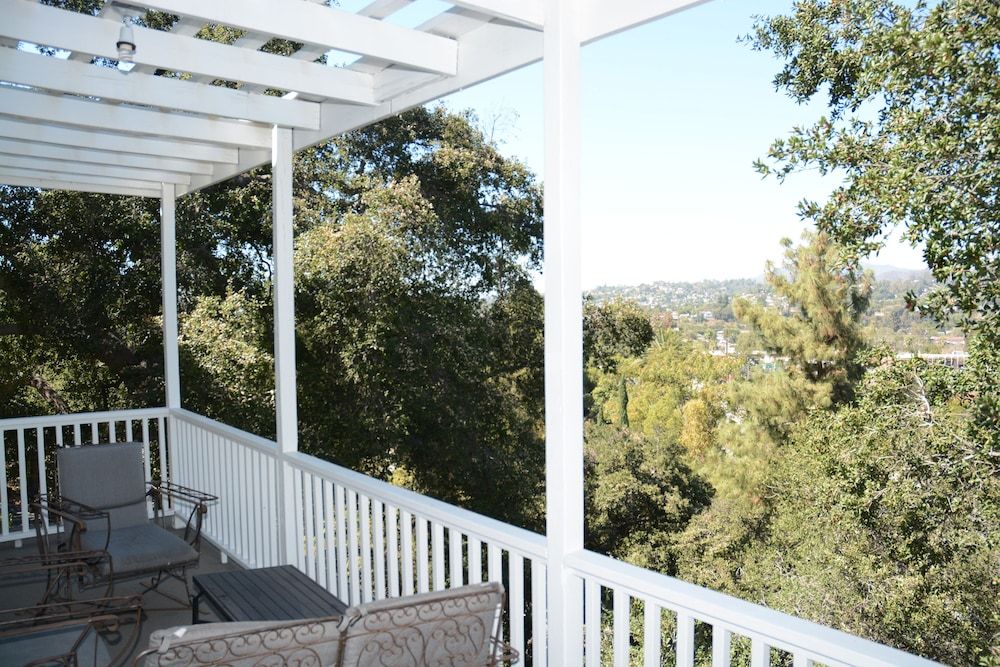 Arroyo Vista Inn Forest Room (King Bed) 2