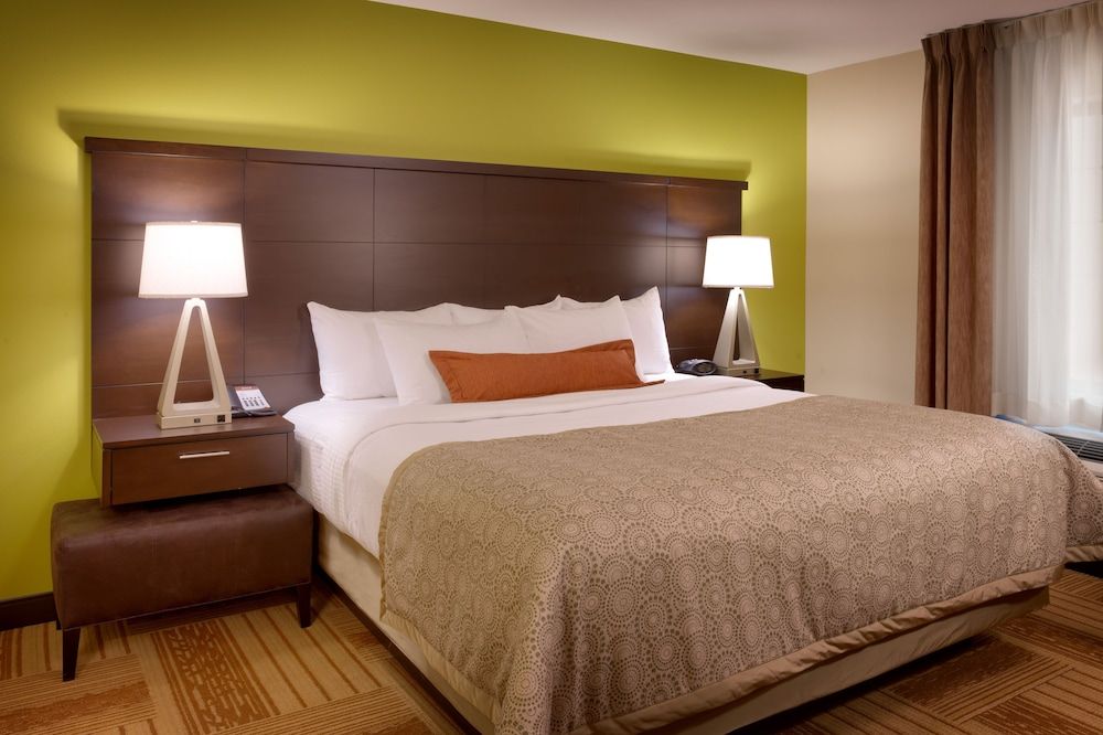 Studio Suite, 1 Queen Bed, Kitchen