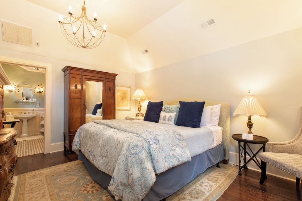 Camellia - Pet Friendly