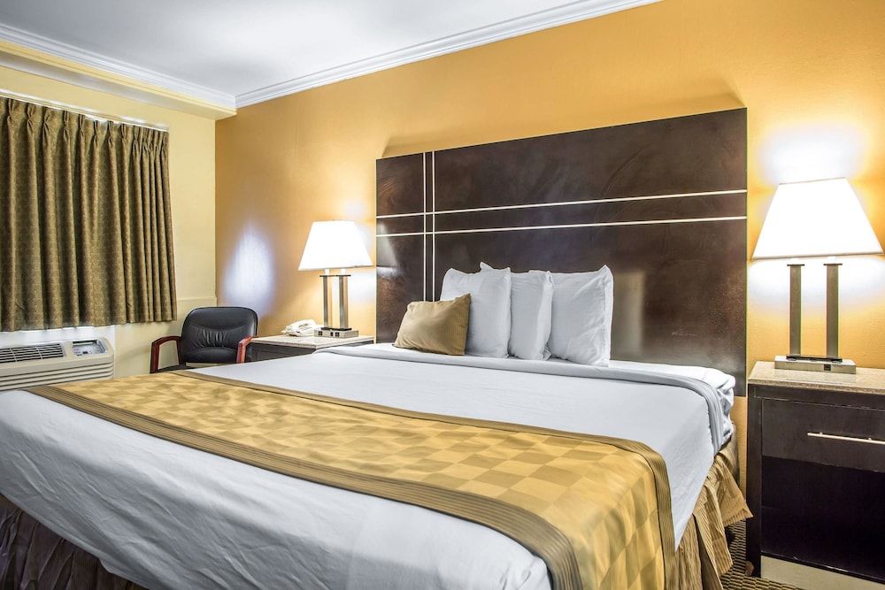 undefined Rodeway Inn Boardwalk 10