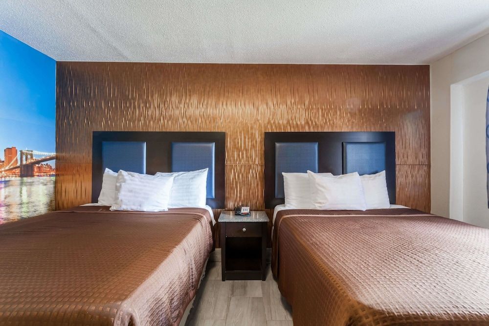 Room, 2 Queen Beds, Non Smoking