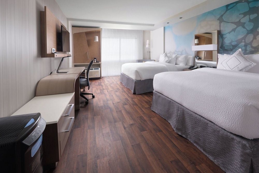 Room, 2 Queen Beds (Mobility/Hearing Access, Roll-in Shwr)