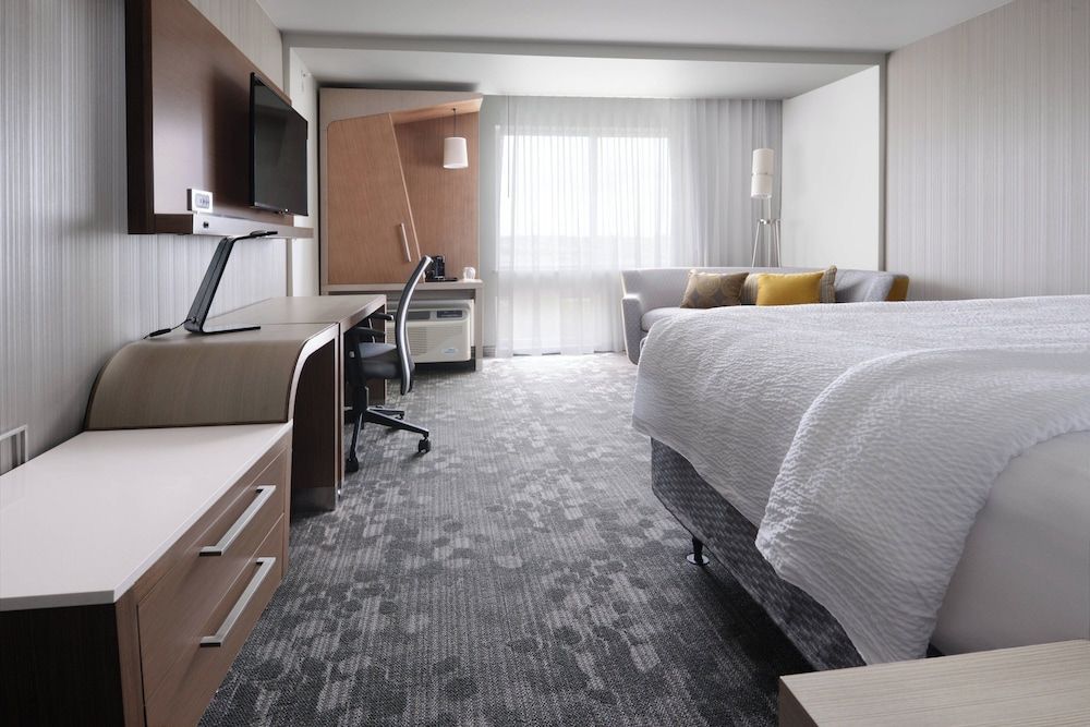 Room, 1 King Bed (Hearing Accessible)