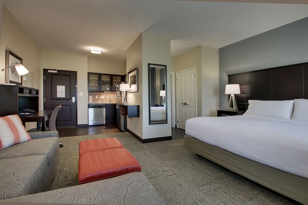 Studio Suite, 1 King Bed, Kitchen