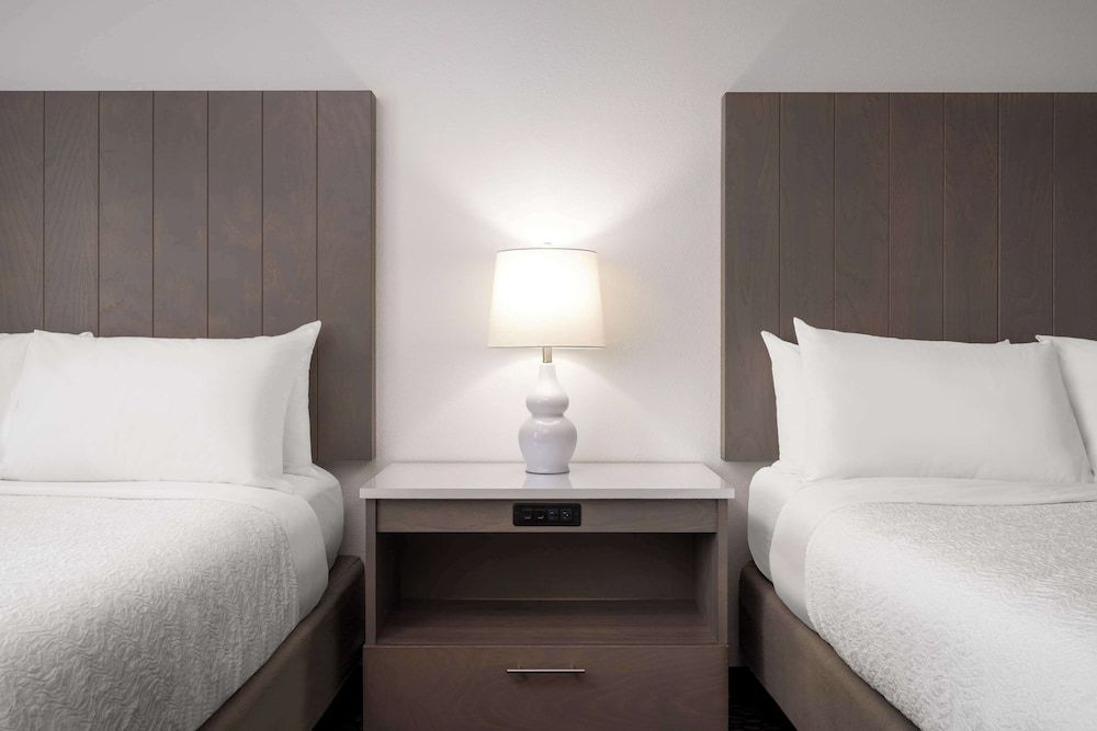 Best Western Premier The Tides Standard Room, 2 Queen Beds, Accessible, Balcony 2