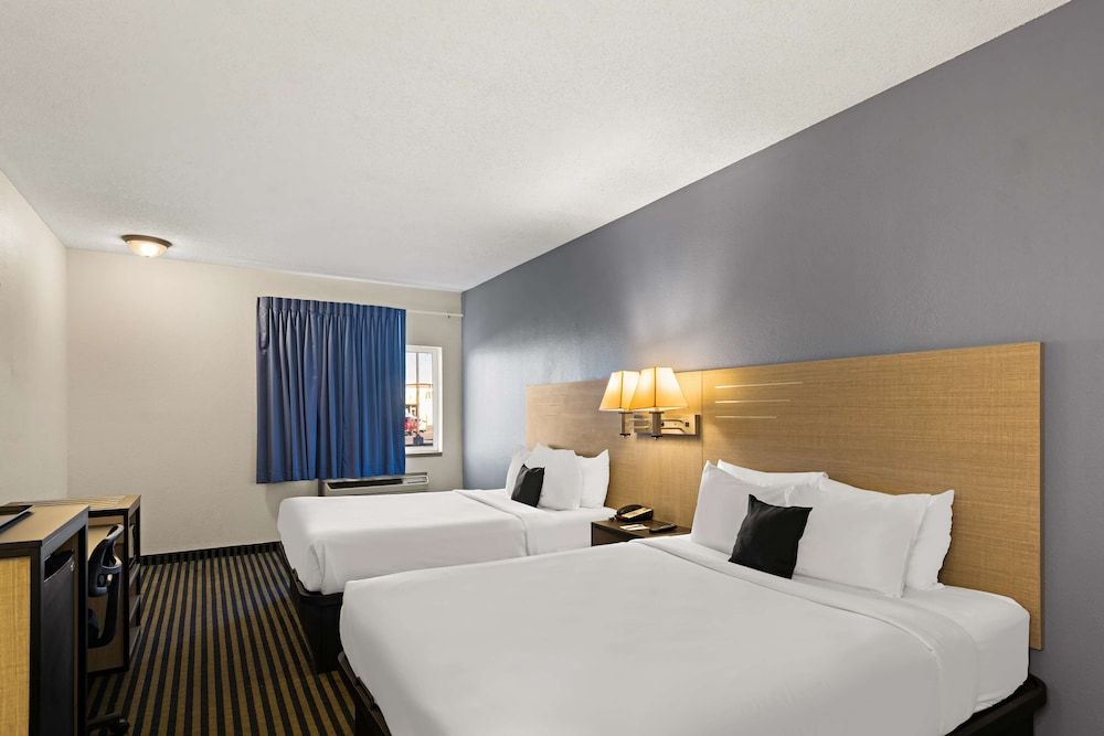 Red Lion Inn & Suites Gretna Room, 2 Queen Beds, Non Smoking 2