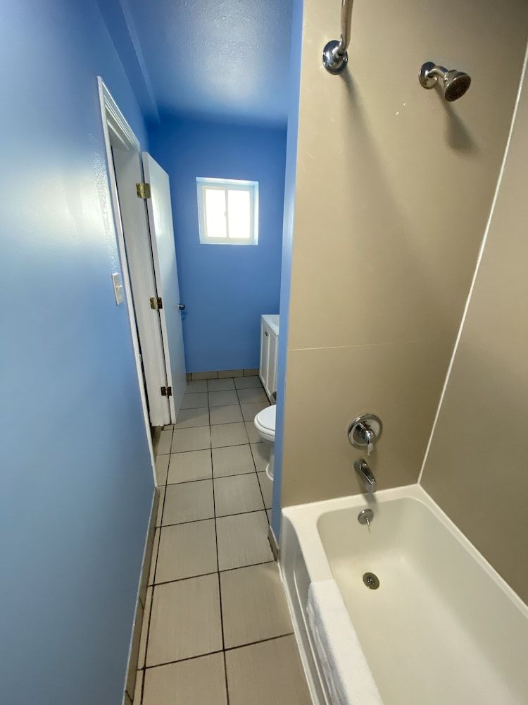 Red Carpet Inn and Suites Room, 1 Queen Bed, Smoking 24