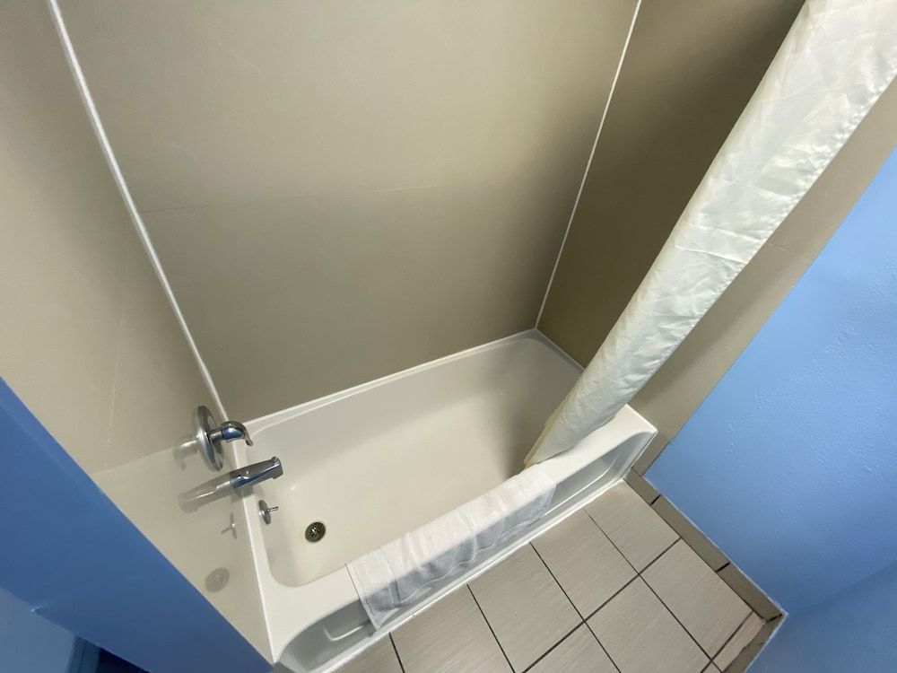 Red Carpet Inn and Suites Room, 1 Queen Bed, Smoking 30