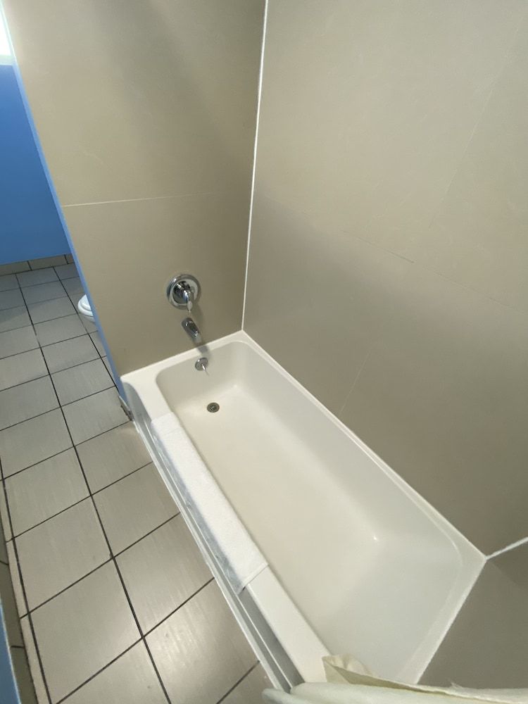 Red Carpet Inn and Suites Room, 1 Queen Bed, Smoking 25