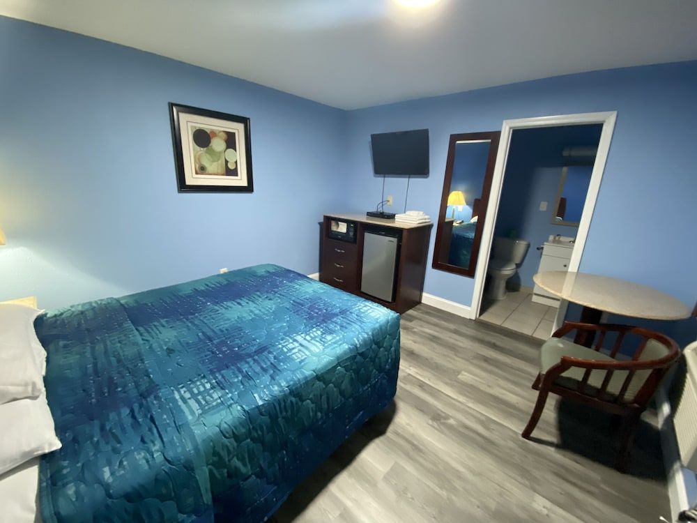 Red Carpet Inn and Suites Room, 1 Queen Bed, Smoking 18