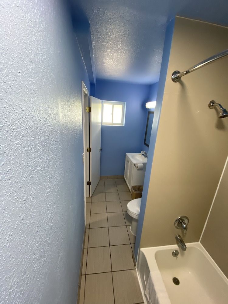 Red Carpet Inn and Suites Room, 1 Queen Bed, Smoking 27