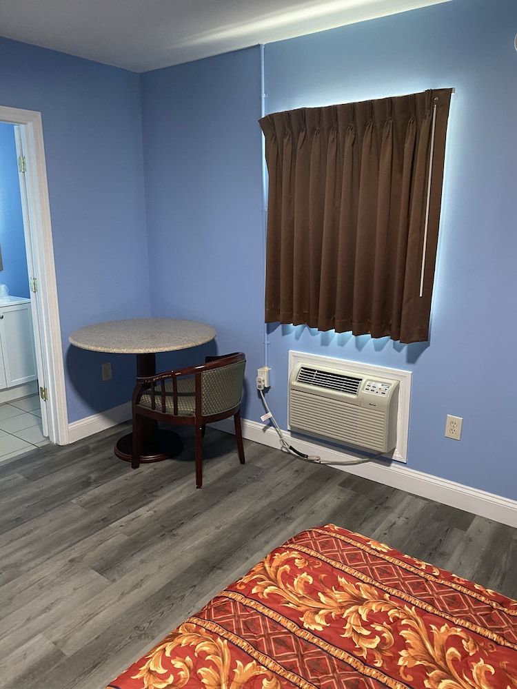 Red Carpet Inn and Suites Room, 1 Queen Bed, Non Smoking 45