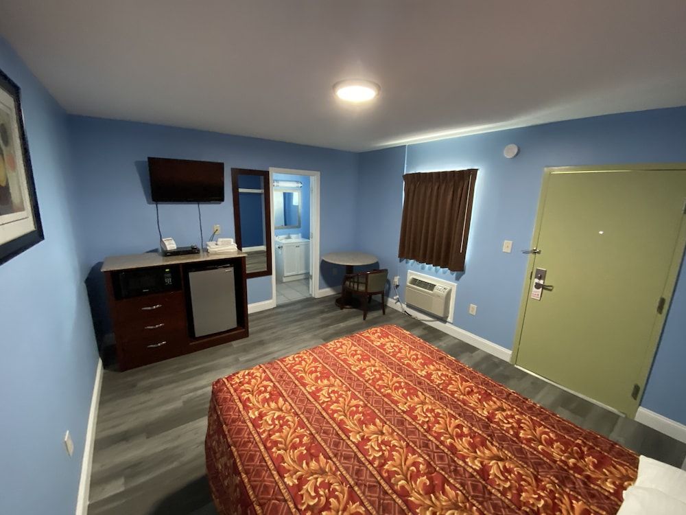 Red Carpet Inn and Suites Room, 1 Queen Bed, Smoking 34