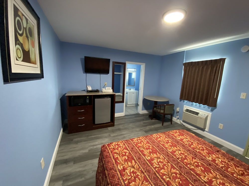 Red Carpet Inn and Suites Room, 1 Queen Bed, Smoking 35