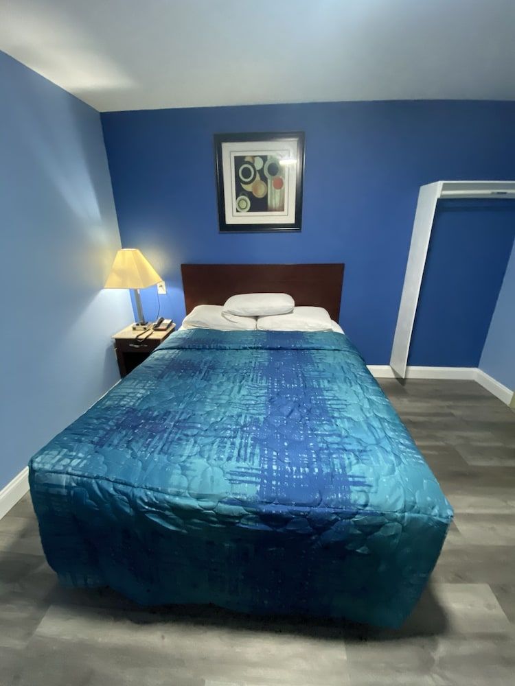 Red Carpet Inn and Suites Room, 1 Queen Bed, Smoking 14