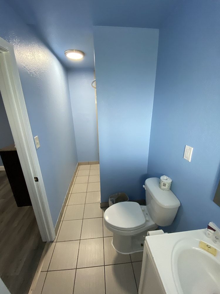 Red Carpet Inn and Suites Room, 1 Queen Bed, Non Smoking 36