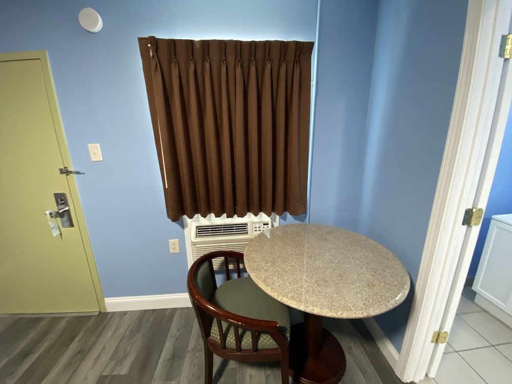 Red Carpet Inn and Suites Room, 1 Queen Bed, Smoking 36