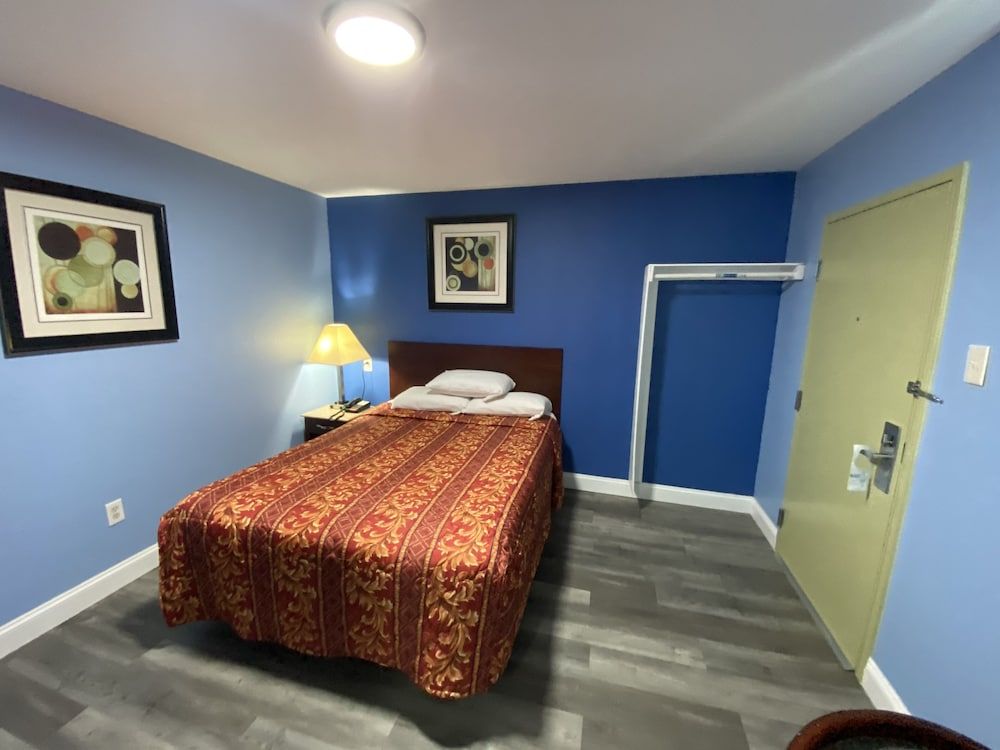 Red Carpet Inn and Suites Room, 1 Queen Bed, Non Smoking 7