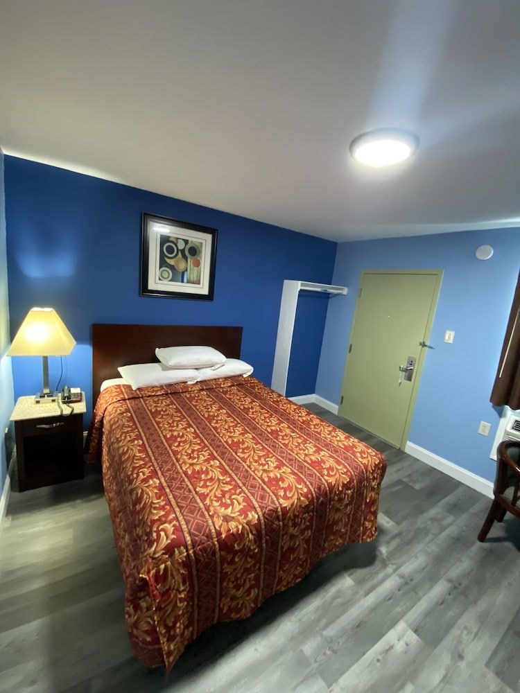 Red Carpet Inn and Suites Room, 1 Queen Bed, Non Smoking 5