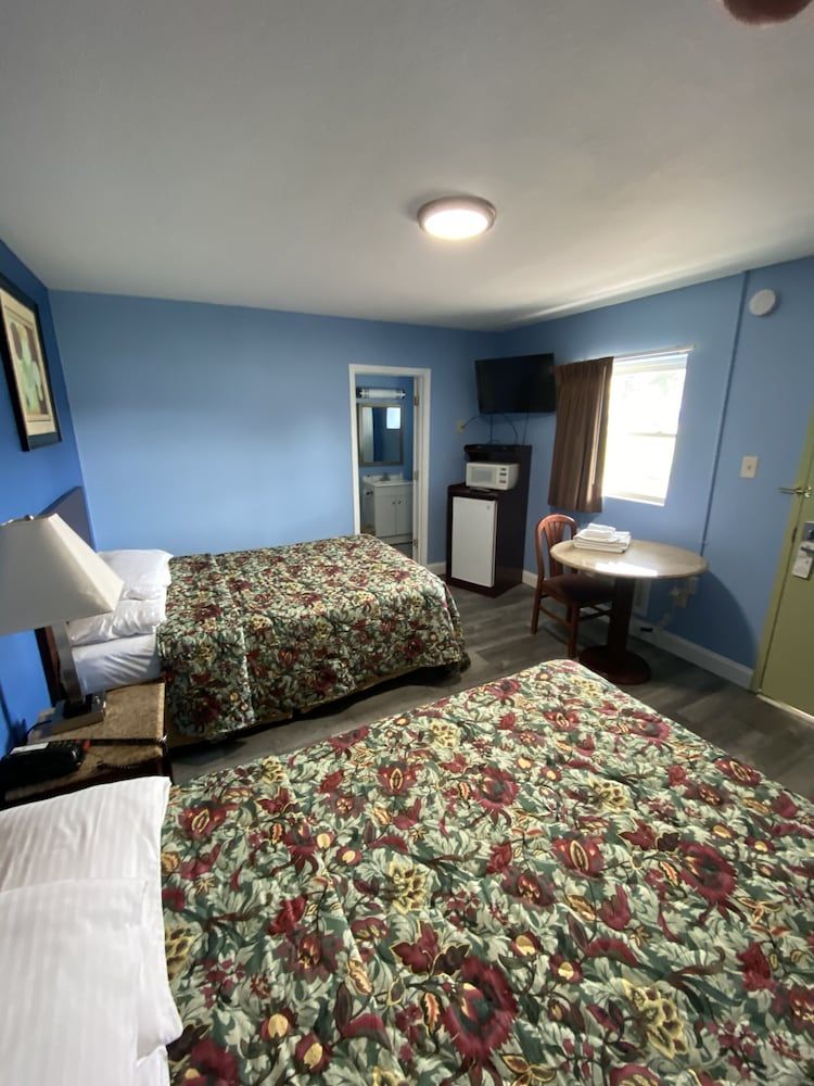 Red Carpet Inn and Suites Room, 1 Queen Bed, Non Smoking 11