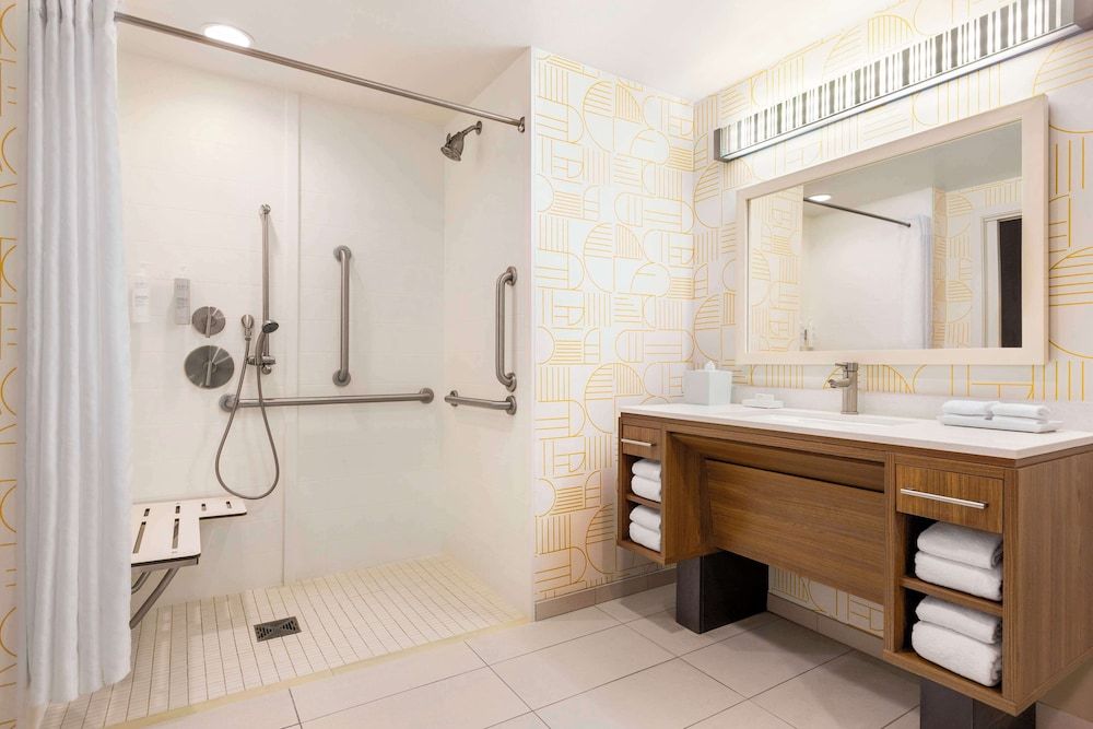 Suite, 1 King Bed, Accessible, Non Smoking (Roll In Shower)