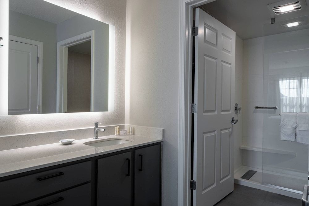 Suite, 1 Bedroom (Mobility/Hearing Accessible, Tub)