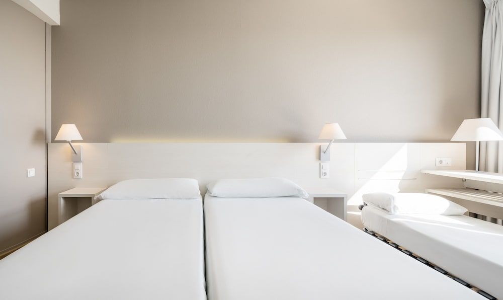 undefined Hotel ILUNION Valencia 3 8