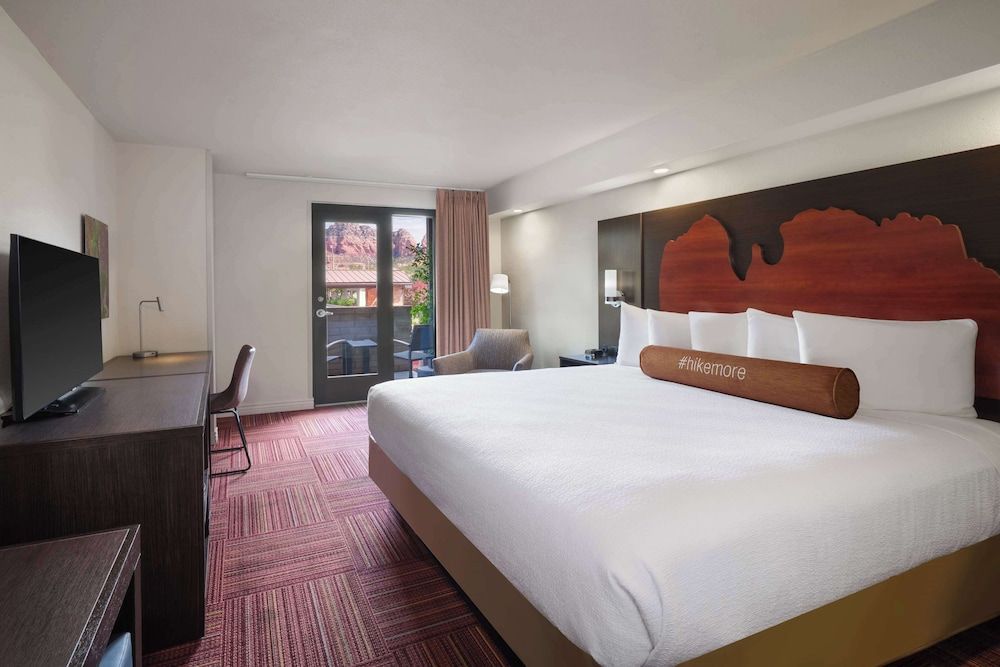 Standard Room, 1 King Bed, Non Smoking, Patio