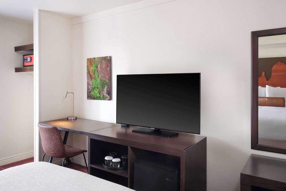 Aiden by Best Western Sedona Standard Room, 1 King Bed, Non Smoking, Balcony 6