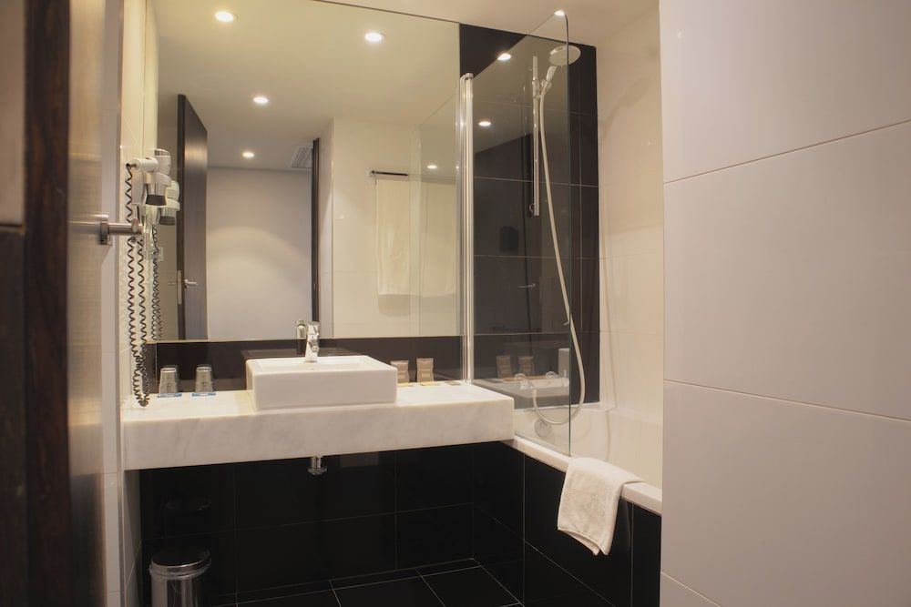 SANA Silver Coast Hotel Double or Twin Room (with extra bed) 7