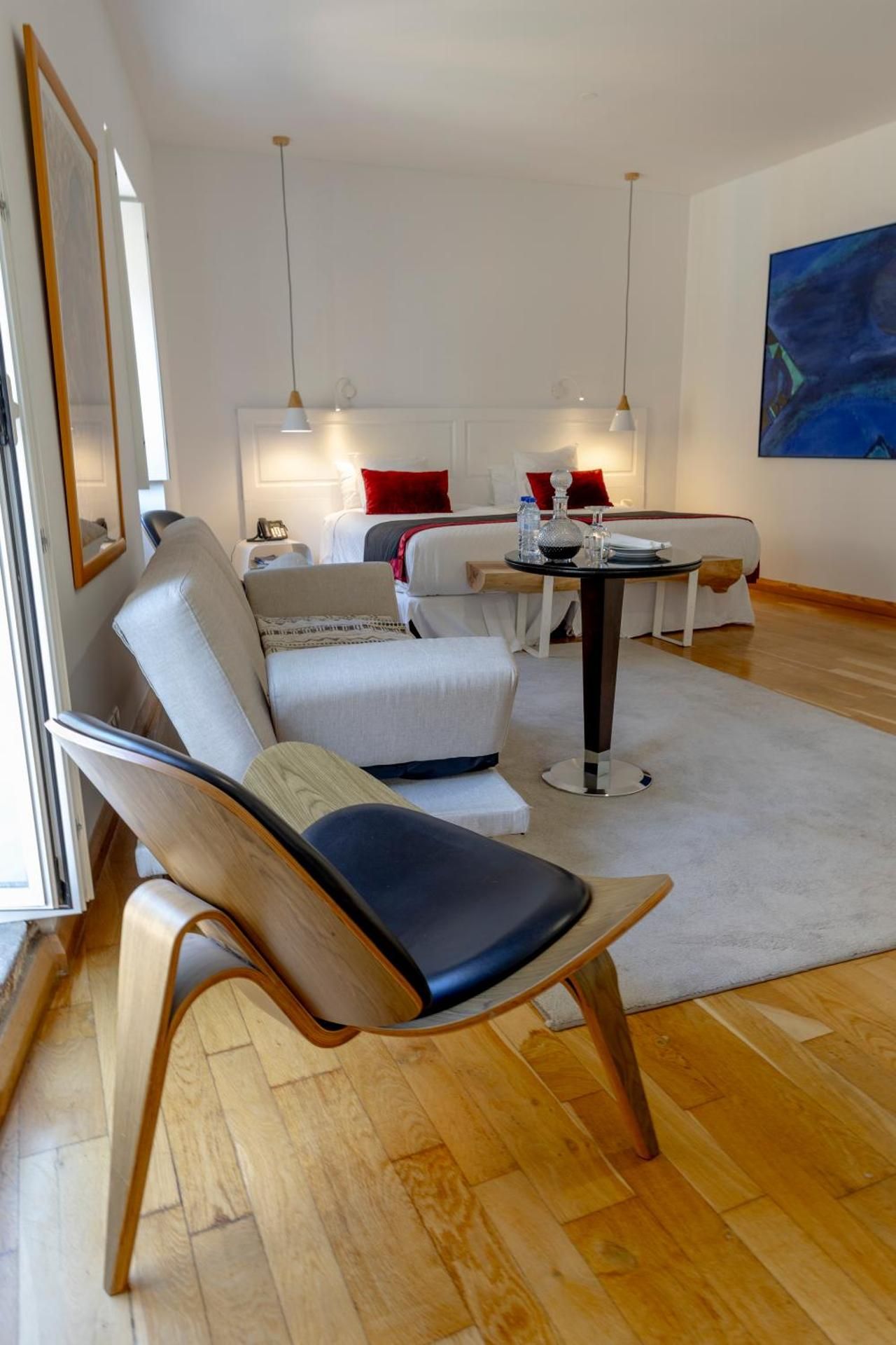 Luxury Twin Suite with Side Castle View