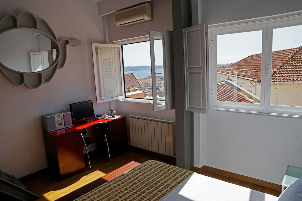 Solar dos Mouros Double Room, River View 3