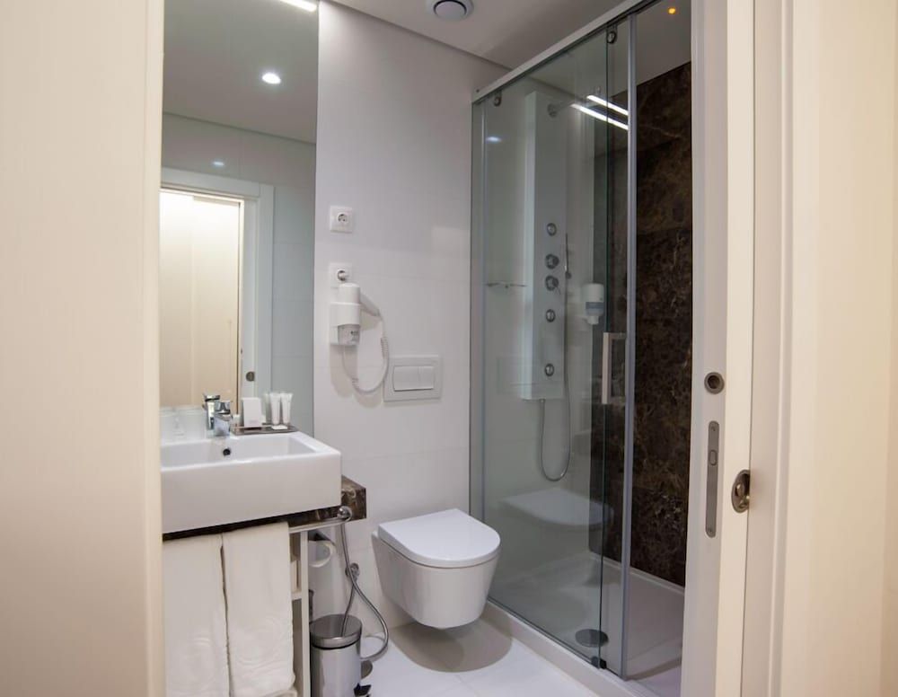 The 7 Hotel Twin Room (interior) 3