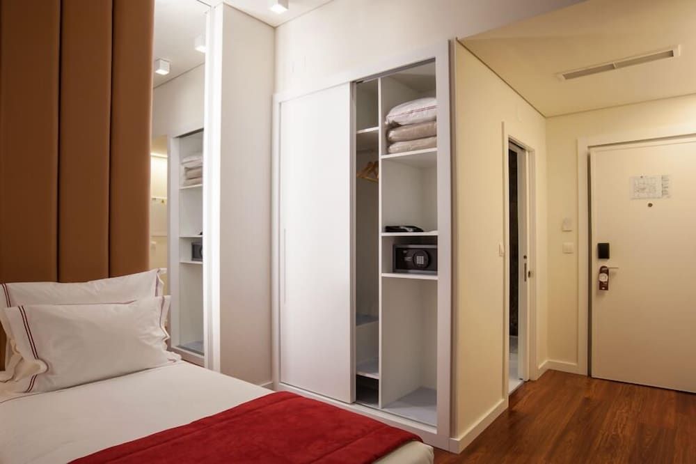 The 7 Hotel Twin Room (interior) 4