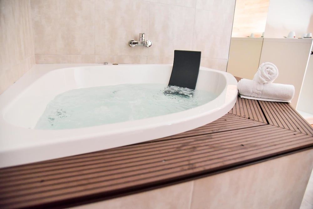 Douro Marina Hotel & SPA Suite, Hot Tub 2