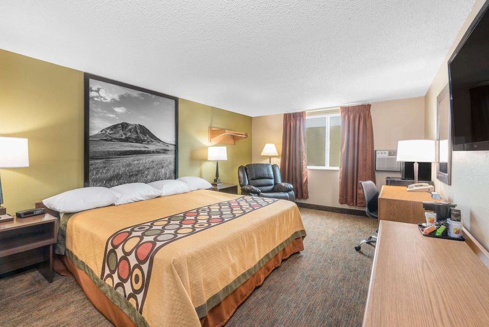 Room, 1 King Bed, Smoking