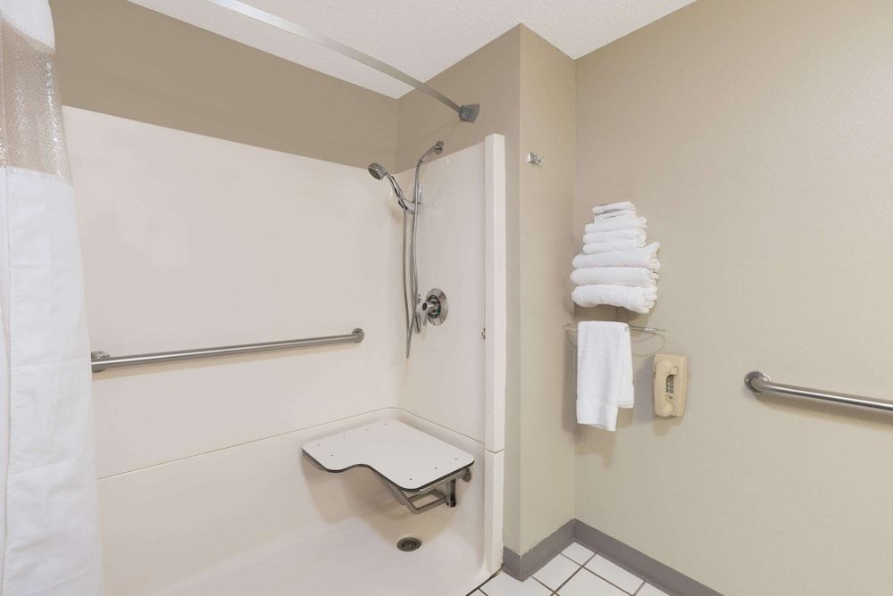Room, 1 Queen Bed, Accessible, Non Smoking (Mobility)