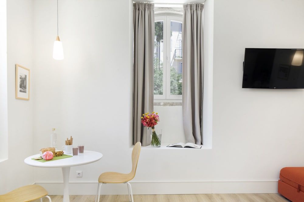 Lisbon Serviced Apartments - Ascensor da Bica Superior Studio, City View 13
