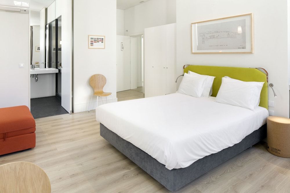 Lisbon Serviced Apartments - Ascensor da Bica Superior Studio, City View 7